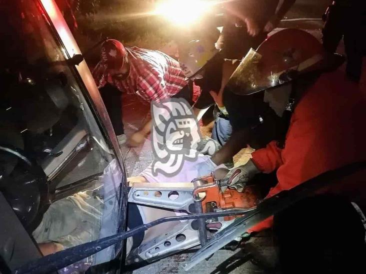 Termina prensado tras volcar en carretera Trancas-Coatepec