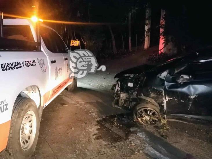 Termina prensado tras volcar en carretera Trancas-Coatepec