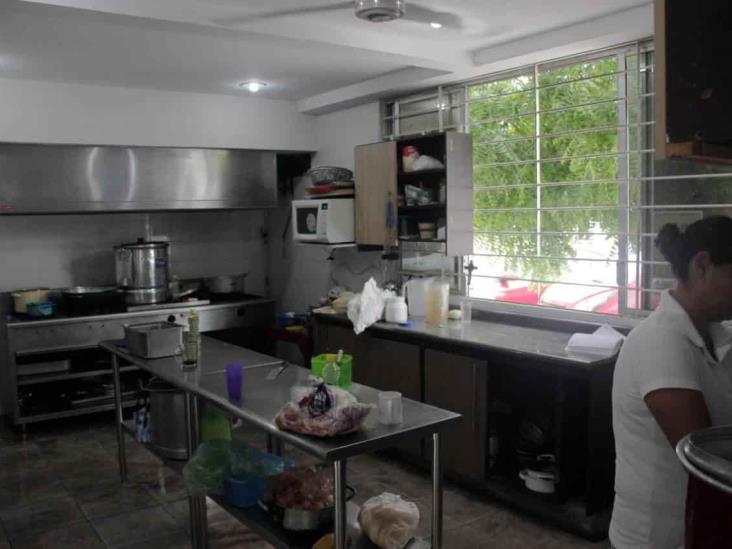 Entrega comedor Casa Santa Ana, más de 100 alimentos al día, en Boca del Río