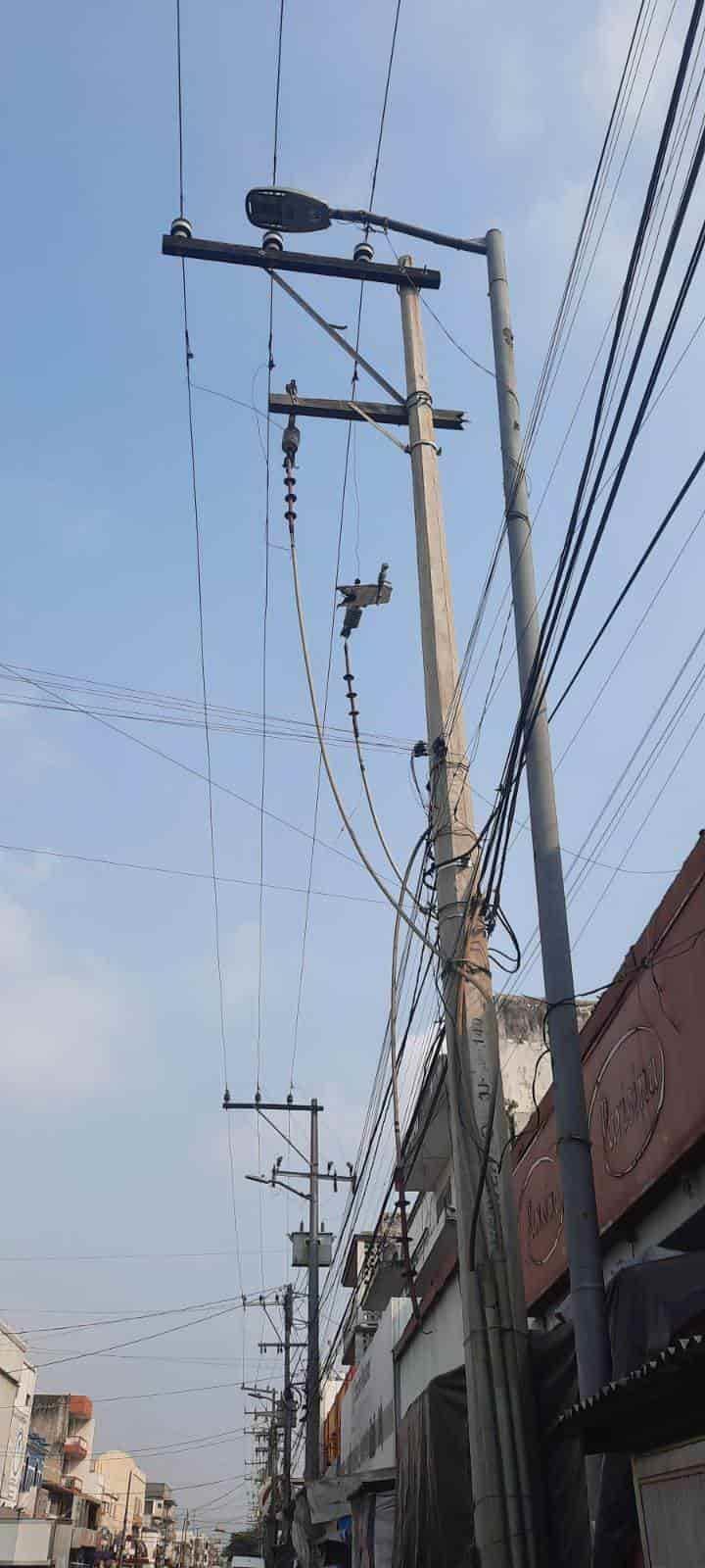 Se desprende pieza de transformador en Centro Histórico de Veracruz, lesiona a mujer