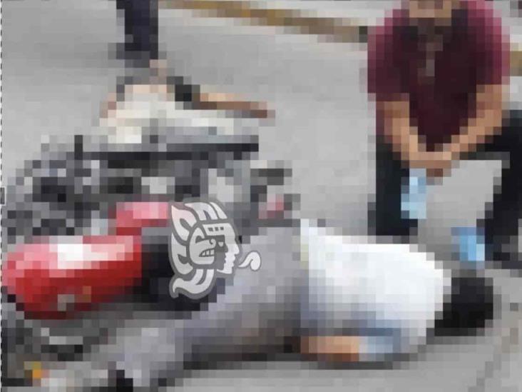 Dos hombres lesionados tras derrape de motocicleta en Nogales