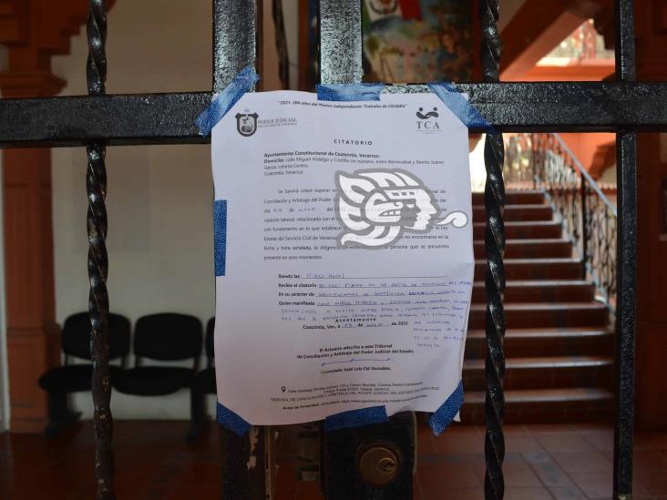 Para evitar notificación, cierran autoridades palacio municipal de Coatzintla