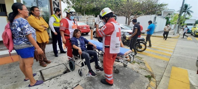 Automóvil impactó a joven motociclista sobre la colonia Ricardo Flores Magón