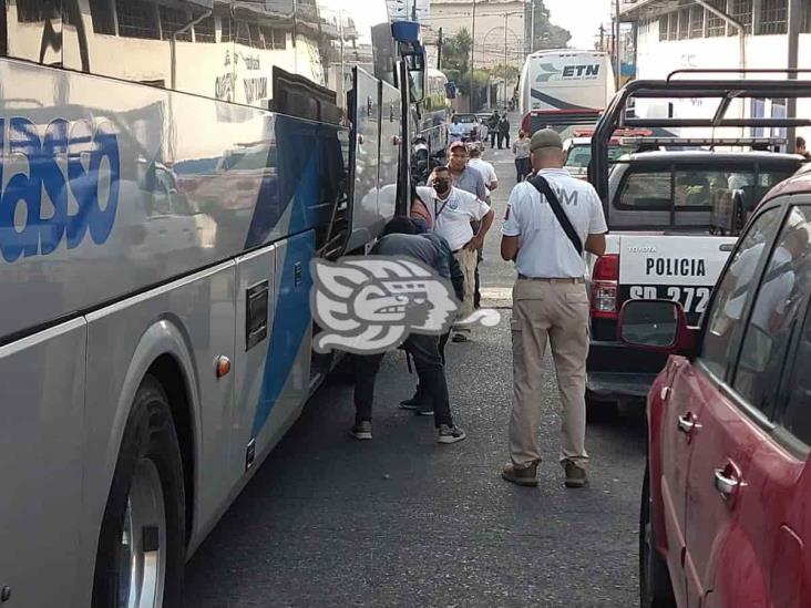 Trasladan a Acayucan a 310 migrantes asegurados en Córdoba; serán repatriados