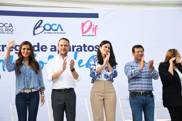 Entrega DIF de Boca del Río 100  aparatos funcionales