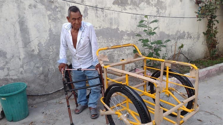 Lectores de Imagen de Veracruz donan triciclo a Don Arcadio tras haber sido robado