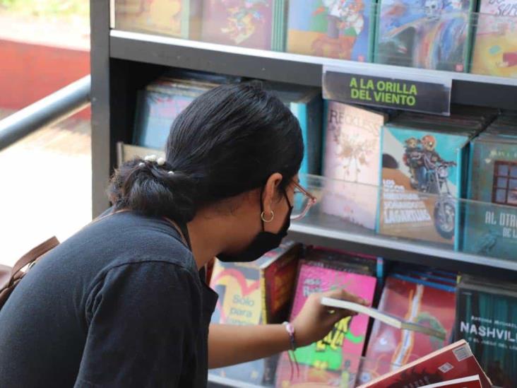 Llega Librobús con más de 4 mil libros al municipio de Atoyac