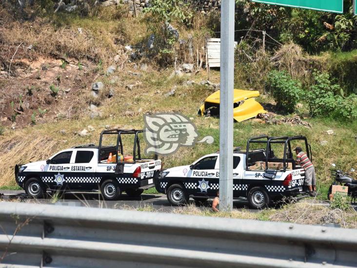 Rapiñeros roban toda la carga de un tráiler en Nogales, tras desprenderse caja