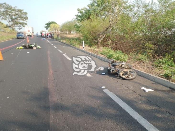 Padre e hijo mueren tras accidente de motocicleta entre Acayucan e Isla