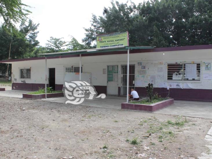 Sin escrituras, cerca de 20 mil escuelas públicas en Veracruz
