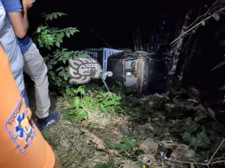 Volcadura en terracería de Misantla; dos menores heridos