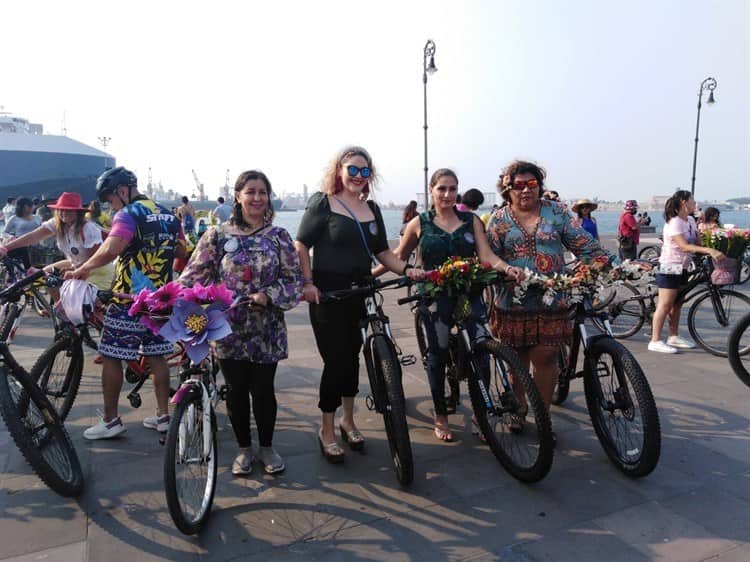 Mujeres ciclistas realizaron una rodada en el puerto de Veracruz
