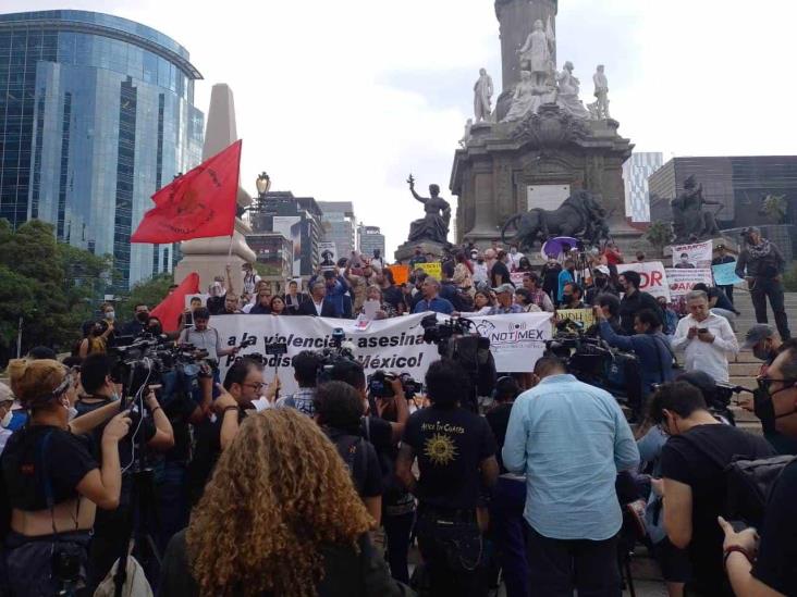 Se manifiestan en el Ángel de Independencia por asesinato de periodistas en México