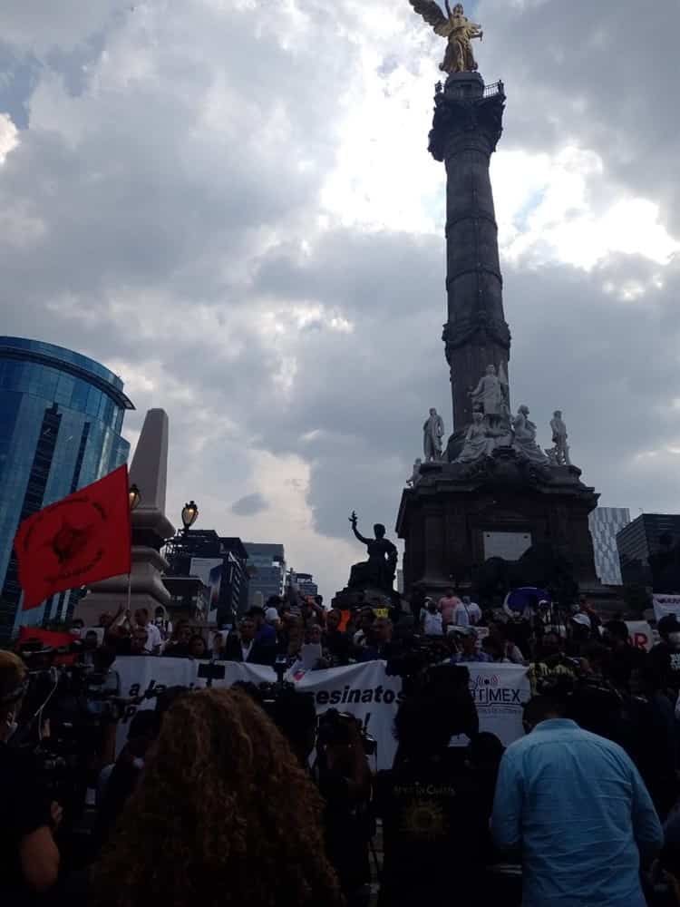 Se manifiestan en el Ángel de Independencia por asesinato de periodistas en México
