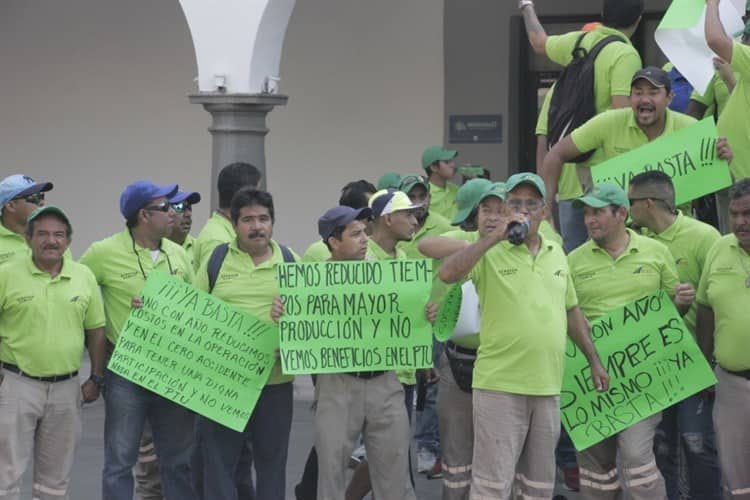 Portuarios se manifiestan contra empresa; exigen reparto de utilidades