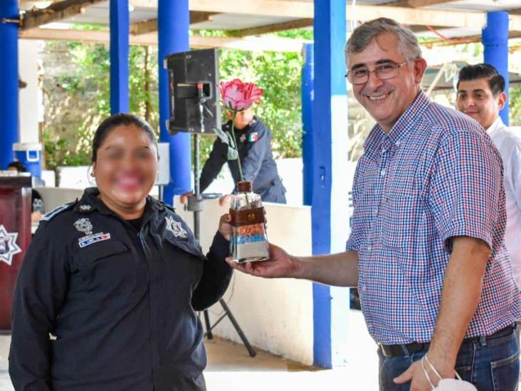 Festejan a mamás policías de Coatzacoalcos