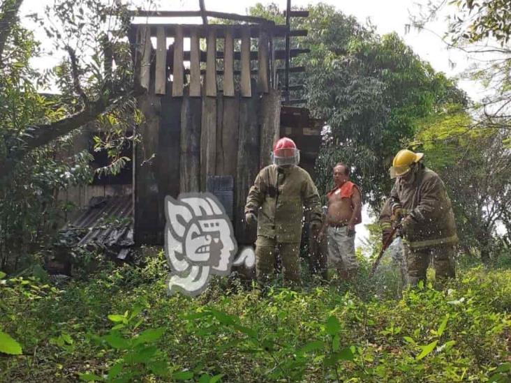 Fogón se sale de control y provoca incendio en vivienda de Misantla