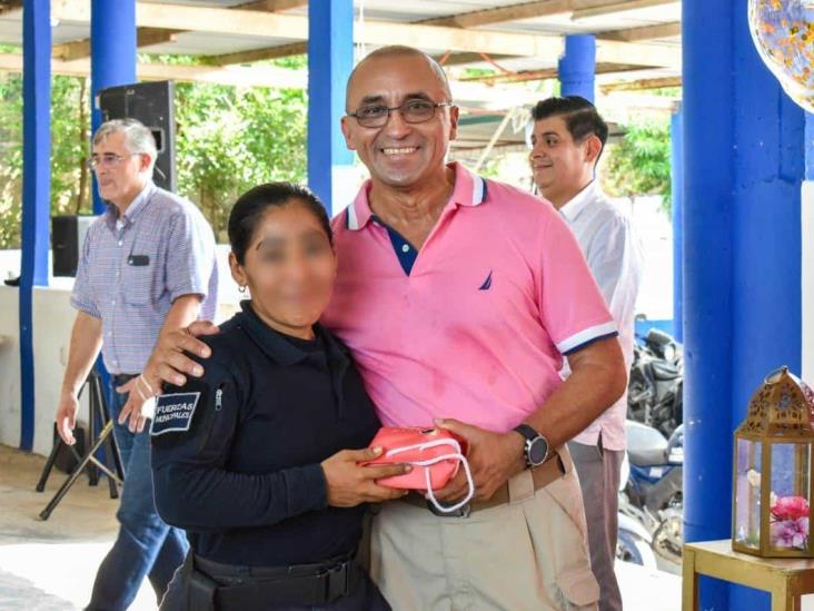 Festejan a mamás policías de Coatzacoalcos