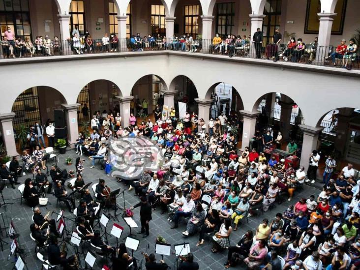 Para celebrar Día de la Madre, da concierto Orquesta Municipal de Xalapa