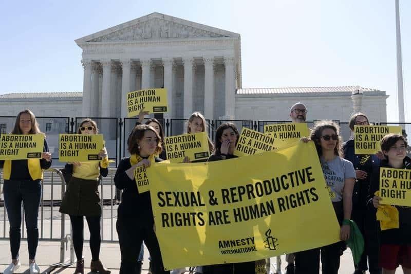 EU rechaza ley federal para proteger derecho al aborto 