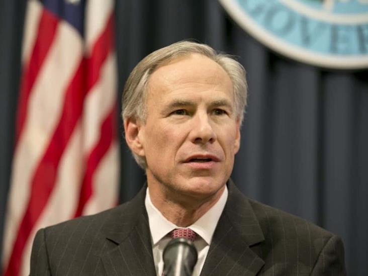 Gobernador de Texas habría desviado recursos covid para financiar represión migrante