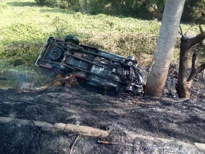 Camioneta se incendia tras volcar sobre carretera en Actopan, Veracruz