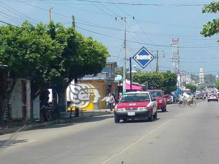 Acusan malos tratos de autoridades de comercio en Jáltipan