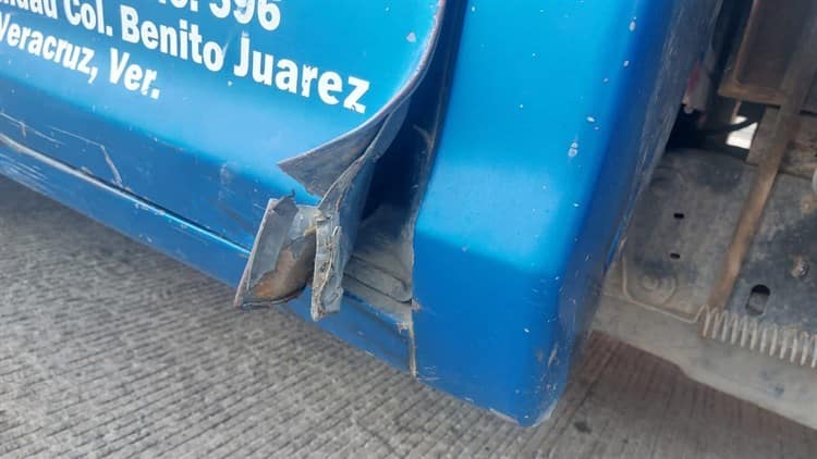 Socorrista termina herido tras ser impactado por una camioneta en calles de Veracruz