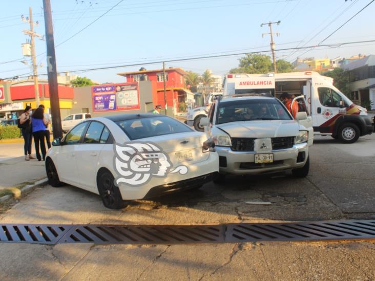 Dos lesionados deja accidente en el centro de Coatza