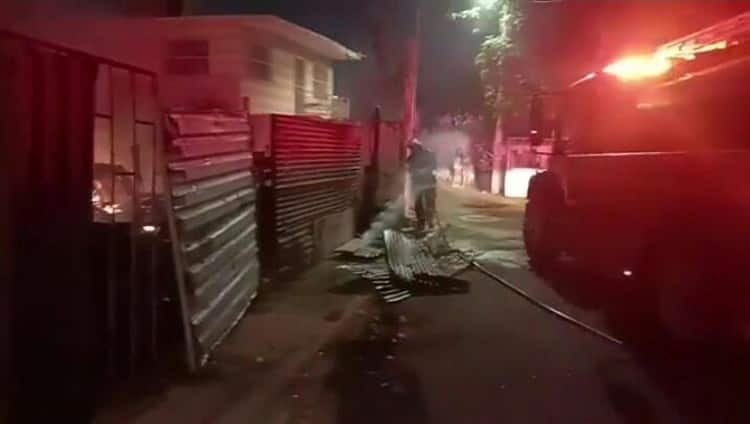 Fuerte incendio consume vivienda en Veracruz