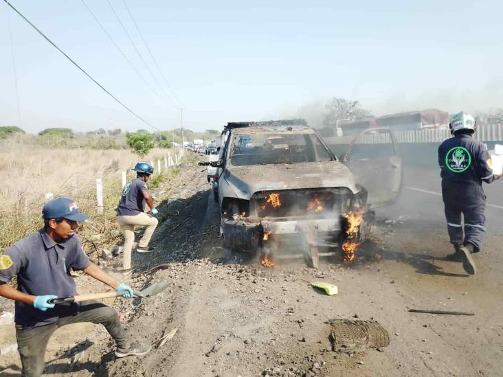 Grúa se incendió por falla mecánica sobre el libramiento Paso del Toro-Santa Fe