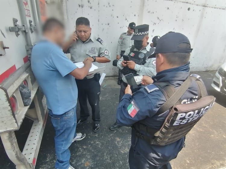 SSP recupera un tractocamión con reporte de robo en Cosamaloapan