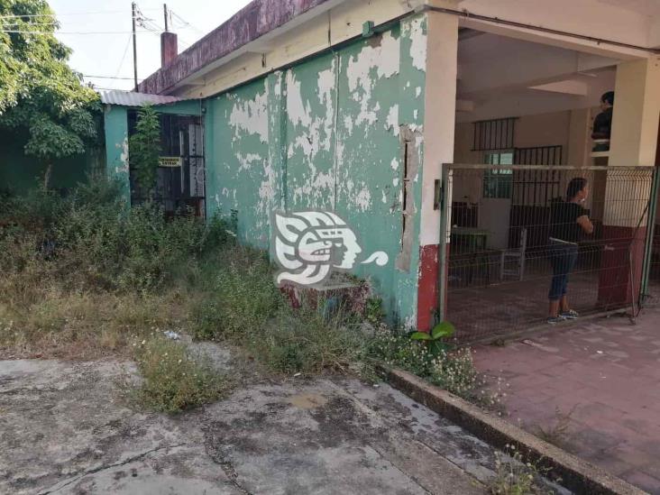 Aplicarán recursos en la escuela Benito Juárez García en Coatza