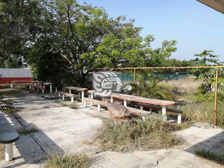 Aplicarán recursos en la escuela Benito Juárez García en Coatza