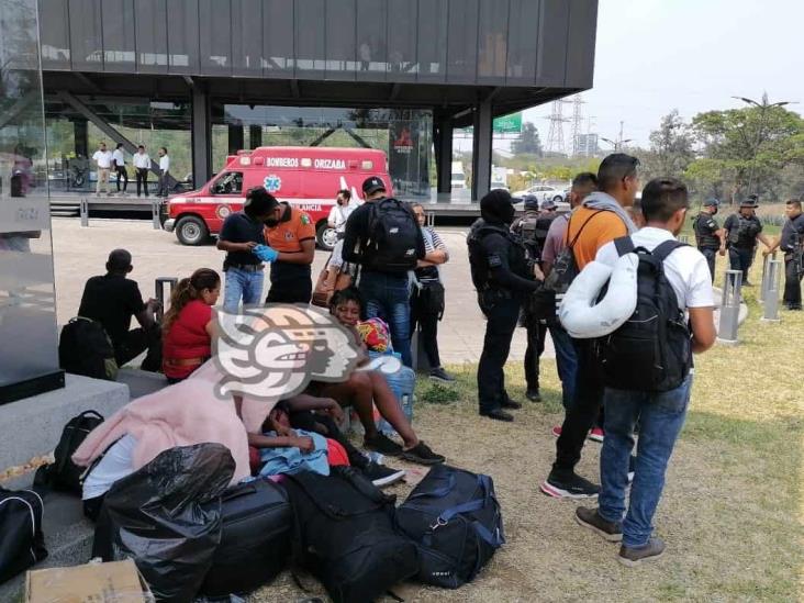 Detienen a migrantes con visa humanitaria, en Ixtac; denuncian abuso de autoridad