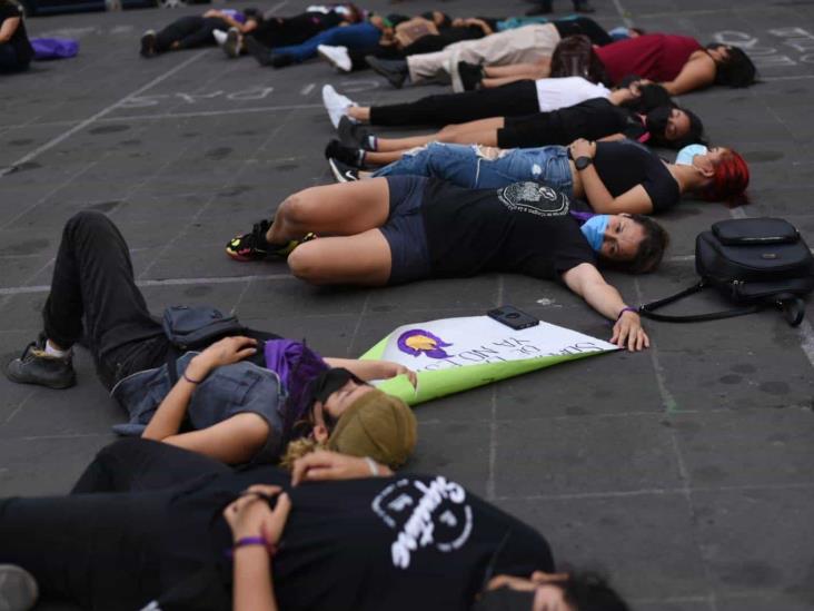Luto por mujeres y niñas víctimas de feminicidios en Xalapa
