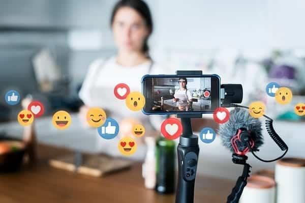 Morena busca que influencers y youtubers en México paguen impuestos por contenido