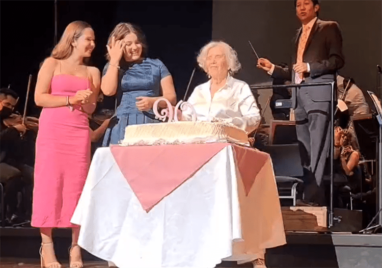 Rinden homenaje a Elena Poniatowska, por sus 90 años de vida