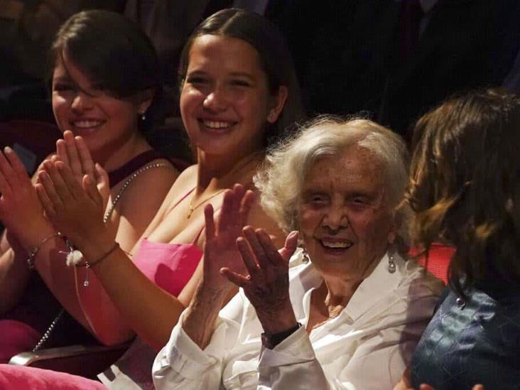 La escritora Poniatowska celebró sus 90 años en Bellas Artes