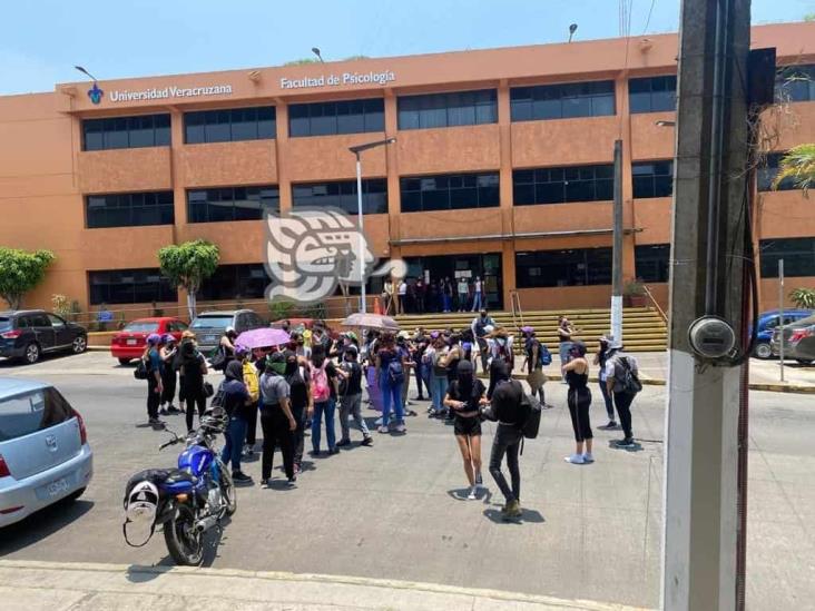 UV condenó misoginia de profesor de Psicología... después de jubilarlo