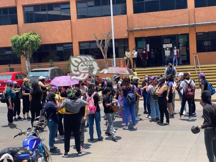 En Xalapa, alumnas de Psicología acusan a UV de ignorar casos de acoso