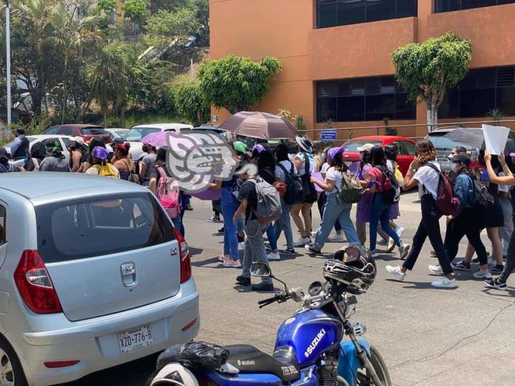 En Xalapa, alumnas de Psicología acusan a UV de ignorar casos de acoso