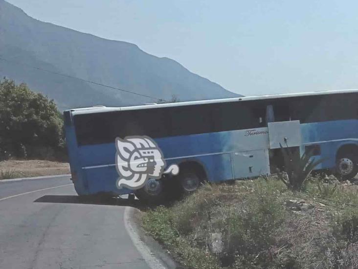 Autobús de turismo se quedó sin frenos en la Orizaba-Tehuacán