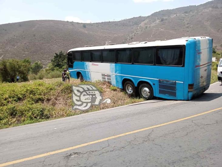 Autobús de turismo se quedó sin frenos en la Orizaba-Tehuacán