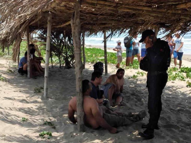 Tras naufragio de lancha en Agua Dulce, rescata SSP a 4 migrantes