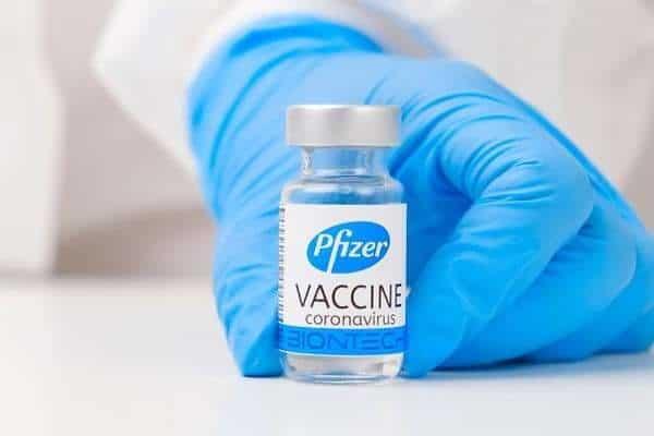 Pfizer inicia ensayo de su vacuna contra ómicron