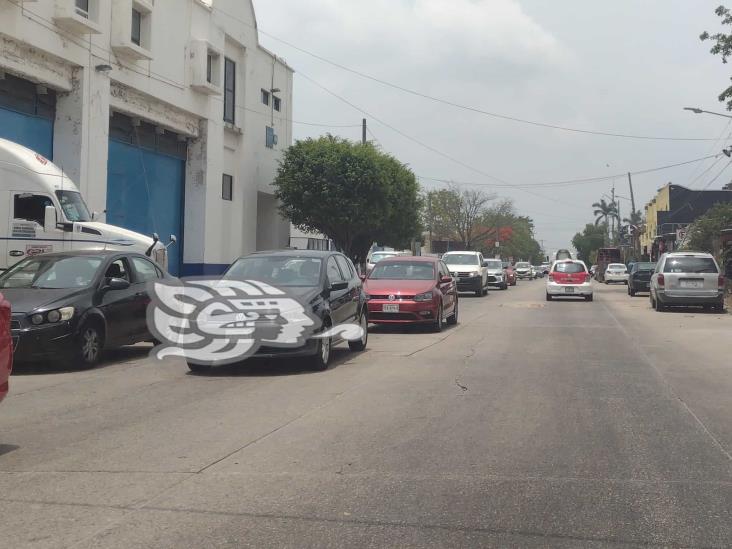 Vandalizan vehículos de profesores durante convención en Minatitlán