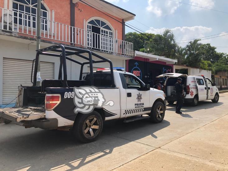 Taxista arrolló y golpeó a un soldador en Soconusco