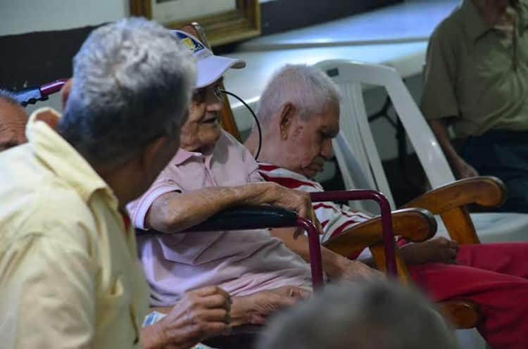 Falta de agua afecta asilos de ancianos en Veracruz