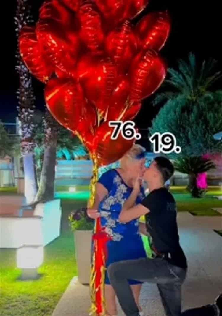 Joven de 19 años propone matrimonio a su novia de 76
